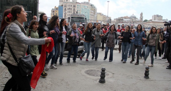 Taksim’de halaylı protestoya polis müdahalesi