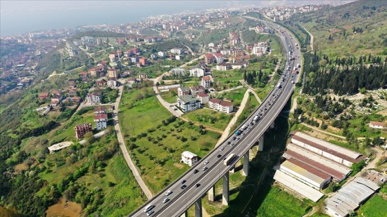 Tam kapanma öncesi trafik yoğunluğu arttı