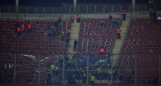 Taraftarlar derbiyi bıraktı hastaneye akın etti