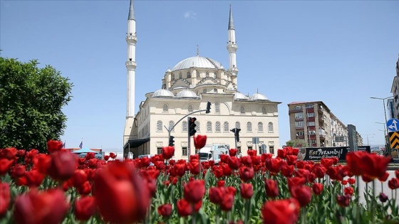 Tarih kokan şehir Erzurum bahar renklerine büründü