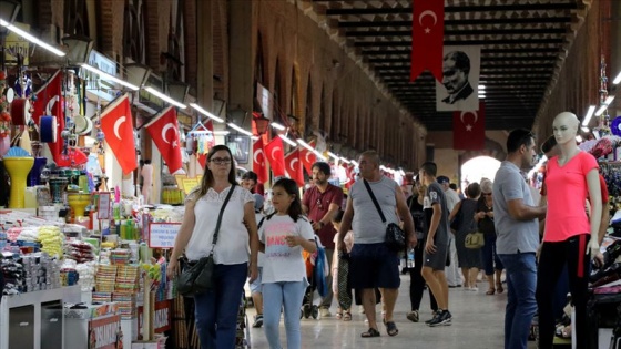 Tarihi çarşılarda bayram hareketliliği