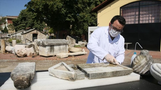 Tarihi eserler 'hassas dokunuşlarla' gelecek kuşaklara aktarılıyor