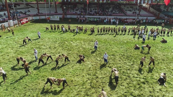 Tarihi Kırkpınar'da ikinci gün müsabakaları başladı