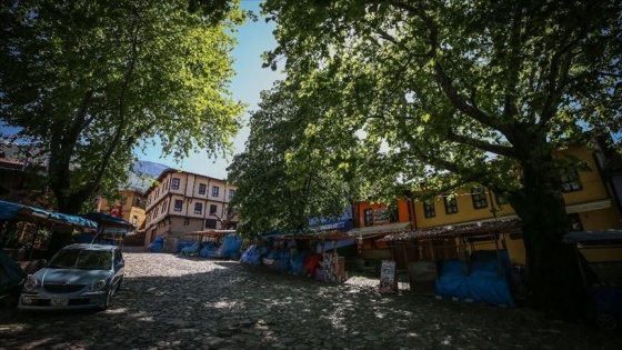 Tarihi Osmanlı köyü Cumalıkızık'ta mimariyi kapatan tezgahlar kaldırılacak