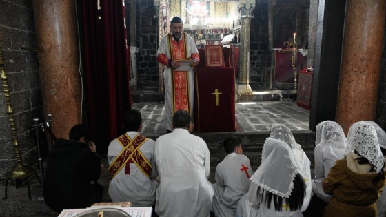 Tarihi Sur ilçesinde Noel ayini yapıldı