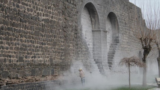 Tarihi surlar 'duvar yazıları'ndan arındırılıyor