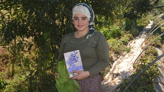 Tarlada yazdığı roman kaymakamlığın desteğiyle yayımladı