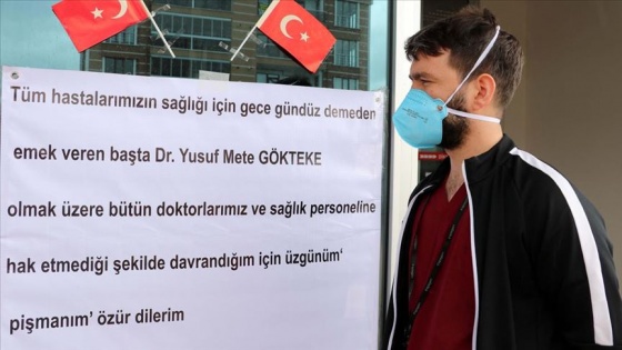 Tartıştığı doktordan hastane girişine astığı pankartla özür diledi