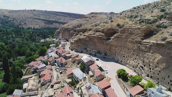 Taşkale tahıl ambarları farklı mimarisi ile ilgi odağı