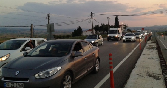 Tatil dönüşü Çanakkale - İstanbul yolunda trafik çilesi