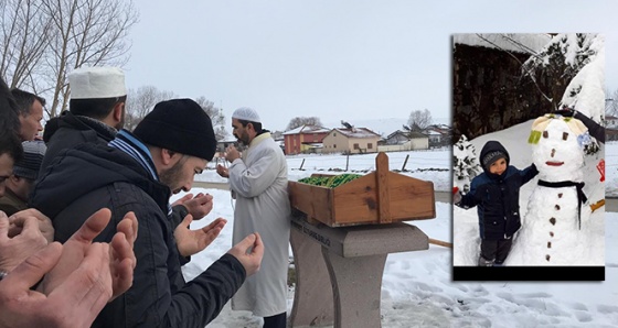 Tatile gittikleri otelin havuzunda boğulan 4 yaşındaki çocuk toprağa verildi