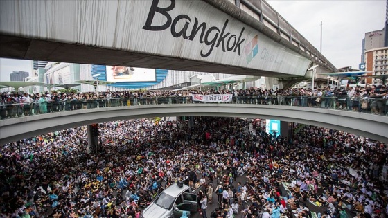 Tayland'da hükümet karşıtı protestolar yasağa rağmen devam ediyor