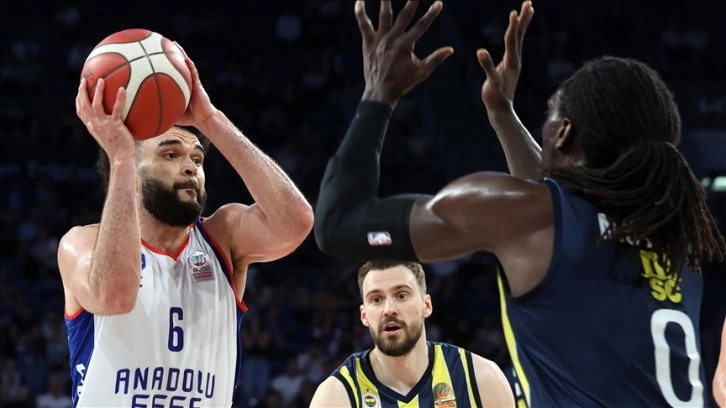 TBF Disiplin Kurulu, Anadolu Efes ile Fenerbahçe Beko'ya para cezası verdi