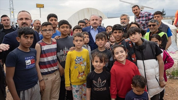 TBMM Başkanı Şentop, Hatay'da çadır kenti ziyaret etti