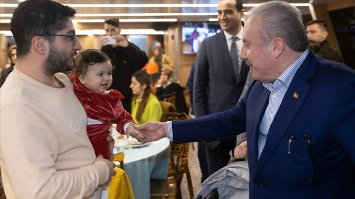 TBMM Başkanı Şentop, İstanbul'a gelen depremzedelerle iftar yaptı