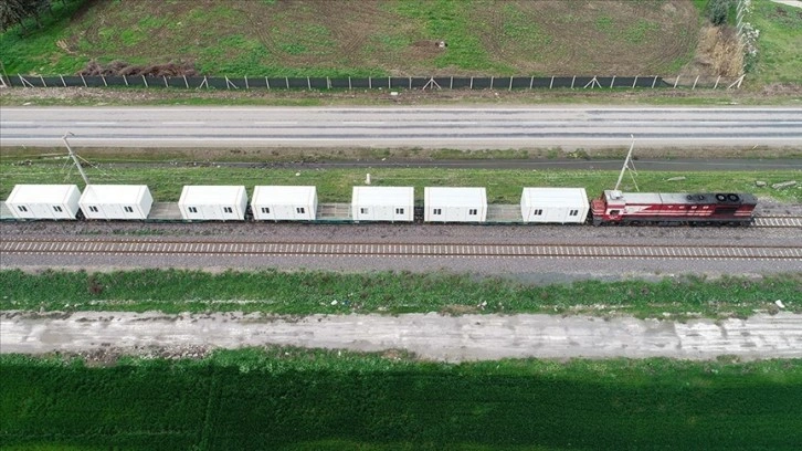 TCDD, deprem bölgesinin ihtiyaçları için seferlerini sürdürüyor