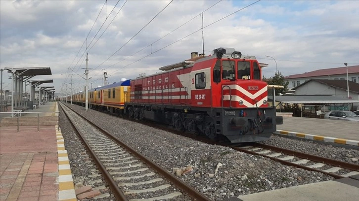 TCDD'nin 170'inci yardım treni deprem bölgesine gitmek için yola çıktı