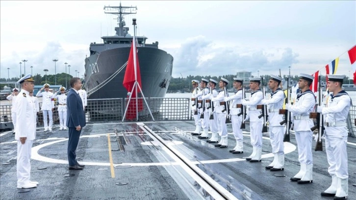 TCG Kınalıada gemisi Singapur'a liman ziyareti yaptı