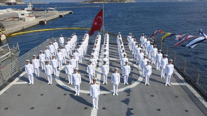 TCG Yıldırım firkateyni NATO görevi kapsamında Yunanistan'a liman ziyareti gerçekleştirdi