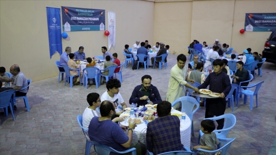 TDV Afganistan&#039;da yetimlere iftar verdi