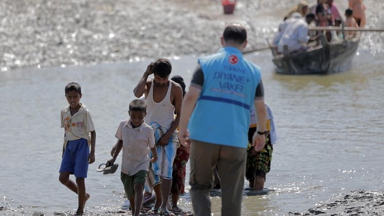 TDV Arakanlı Müslümanlara yardım eli uzatıyor