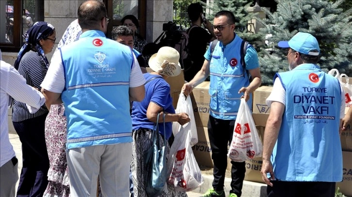 TDV'ye kurban vekaleti verenler Kuran-ı Kerim bağışında da bulunabilecek