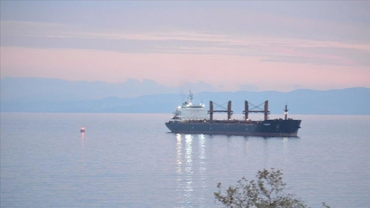 Tekirdağ açıklarında karaya oturan yük gemisi için kurtarma çalışması başlatıldı