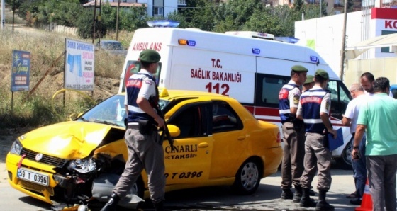 Tekirdağ'da kamyon ile ticari taksi çarpıştı: 2 yaralı