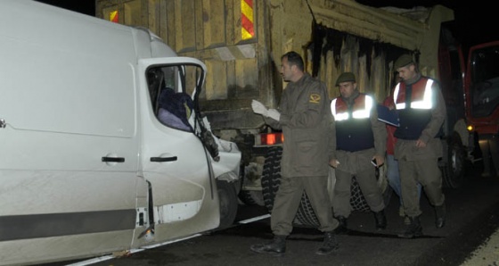 Tekirdağ'da minibüs ile kamyon çarpıştı: 1 ölü