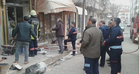 Tekirdağ'da nalbur deposunda korkutan yangın