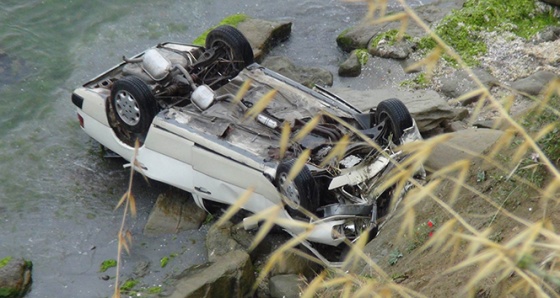 Tekirdağ’da otomobil uçuruma yuvarlandı: 2 yaralı