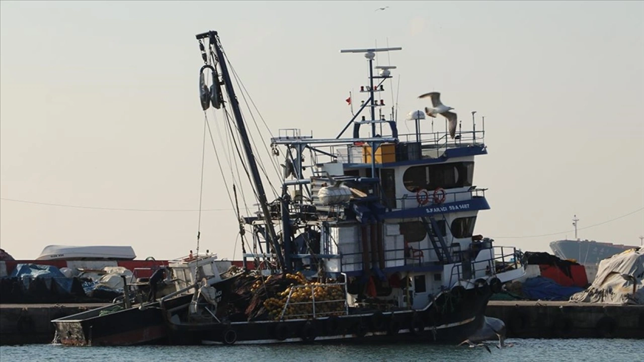 Tekirdağ'da poyraz deniz ulaşımını olumsuz etkiliyor