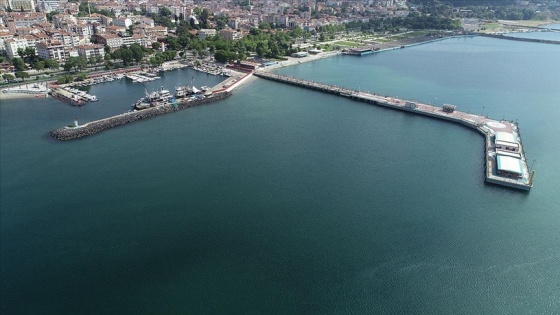 Tekirdağ'da rüzgar müsilajı kıyıdan uzaklaştırdı