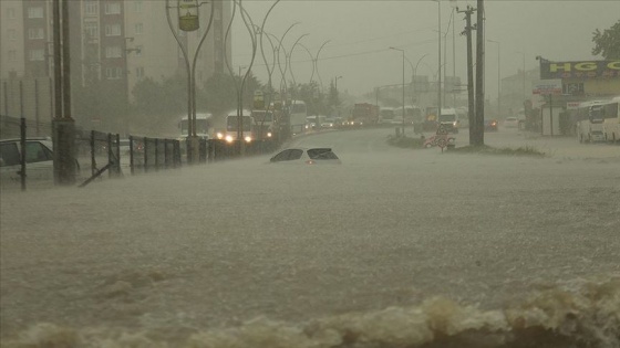 Tekirdağ'da sağanak hayatı olumsuz etkiledi