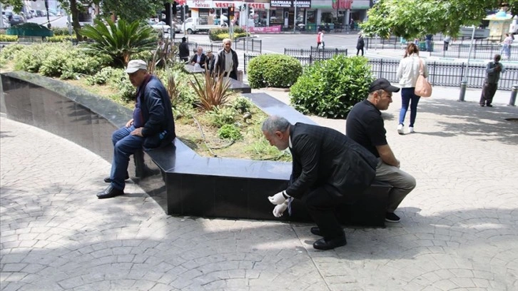 Tekirdağ'da, "31 Mayıs Dünya Tütünsüzlük Günü"nde sokakta izmarit topladılar