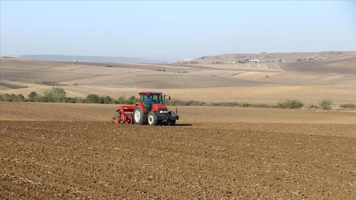 Tekirdağ'da çiftçilerin buğday ekim mesaisi başladı