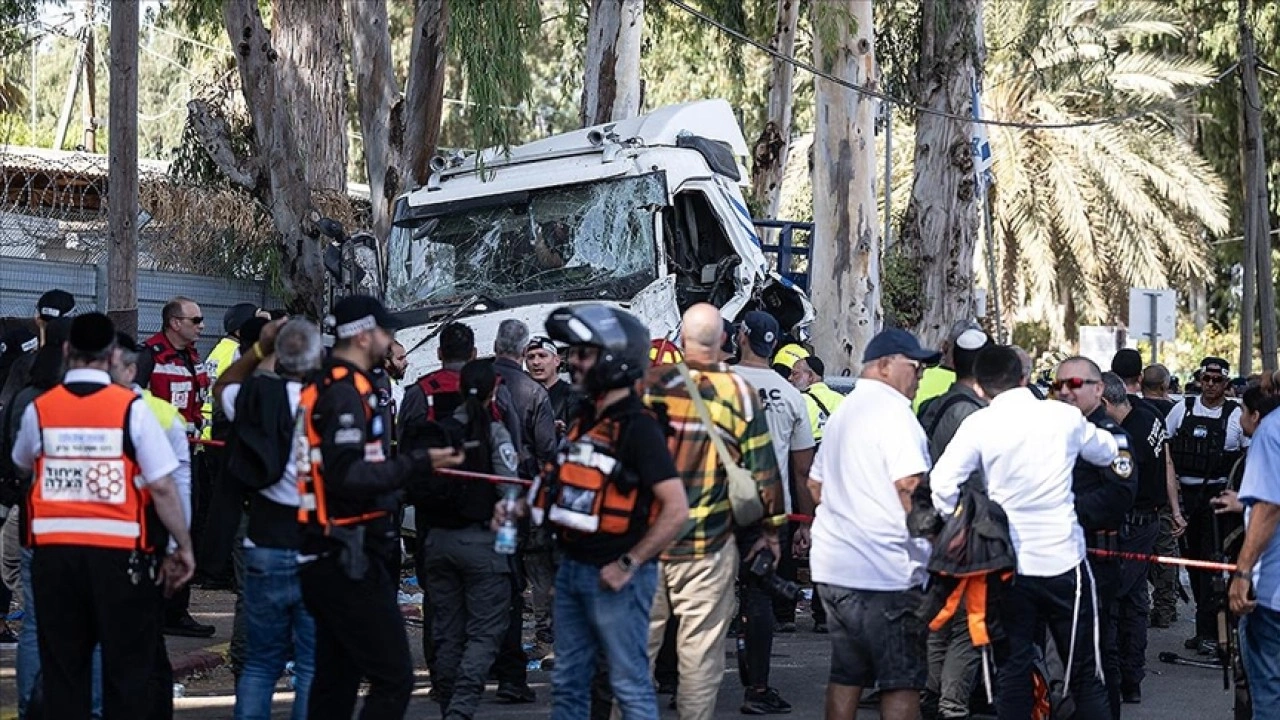 Tel Aviv yakınında "kamyonla ezme" eyleminde 40 kişi yaralandı