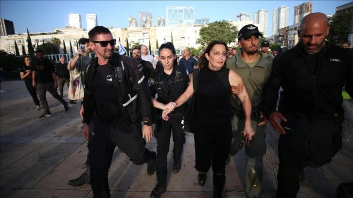 Tel Aviv’de düzenlenen savaş karşıtı gösteride 4 kişi gözaltına alındı