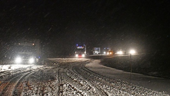 Tendürek Geçidi'nde ulaşıma kar engeli