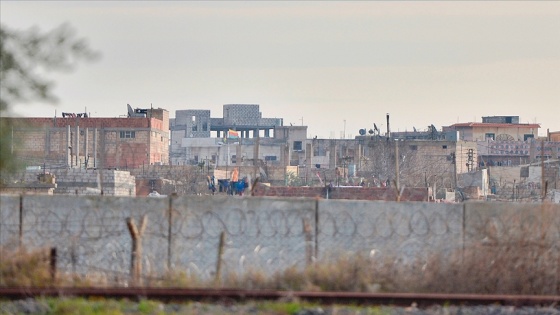 Terör örgütü YPG/PKK Kamışlı ilçesinde Esed rejimi güçlerini kuşatmada tutuyor