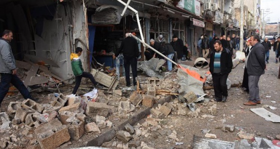 Teröristler Nusaybin'i yerle bir etti