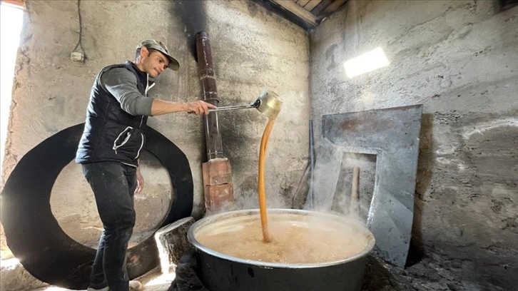 Tescilli İncesu üzümü pekmeze dönüştürülüyor