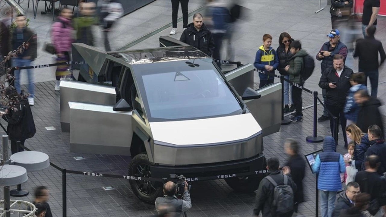 Tesla'nın elektrikli kamyoneti Cybertruck Ankara'da