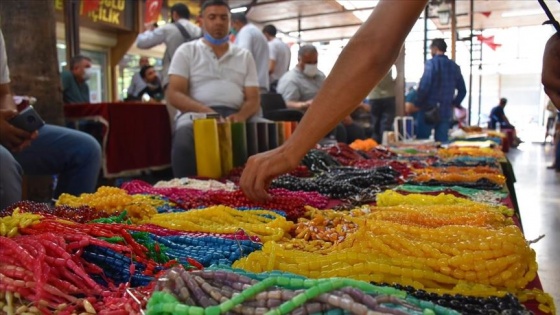 Tespih tutkunları her ayın ikinci haftası Adana&#039;da kurdukları &#039;Ay Pazarı&#039;nda buluşuyor