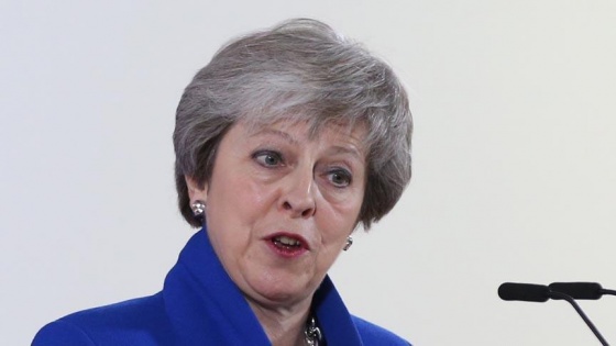 Theresa May'e Brexit oylaması öncesi Parlamento'dan darbe