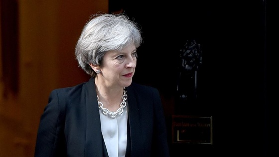 Theresa May parti liderliğini resmen bıraktı