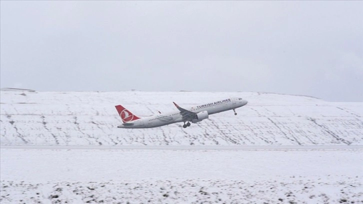 THY olumsuz hava koşulları nedeniyle 407 seferini iptal etti