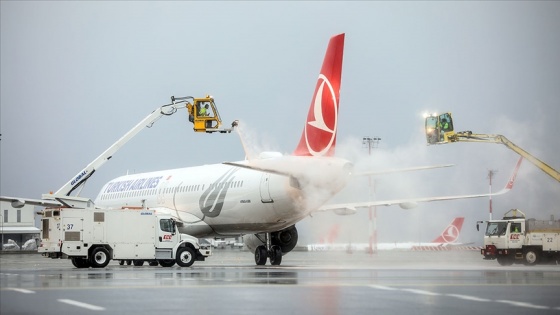 THY uçaklarına buzlanmaya karşı 'de-icing' önlemi