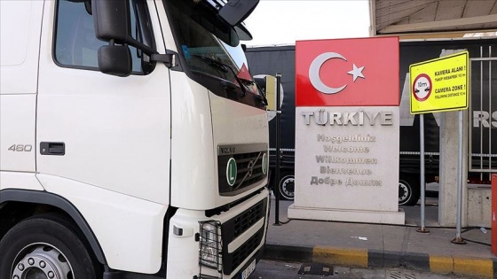 Ticaret Bakanı Pekcan: Avrupa'ya açılan sınır kapılarında tır geçiş rekoru kırıldı