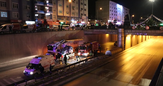 Ticari araç 10 metre yükseklikten tünele uçtu: 3 yaralı